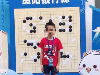 学校确认9岁围棋少年已不幸离世，知情人：村民曾劝阻其父施暴反遭打骂