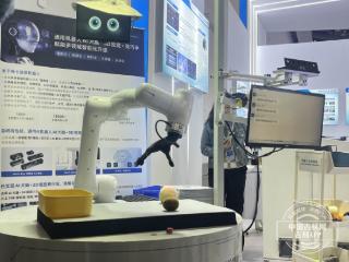 相约高博会 | 能计算、会认字，认识一下长春电子科技学院的黑科技机器人