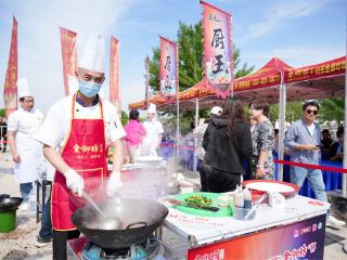 “一道炒鸡”何以带火“一座城”？