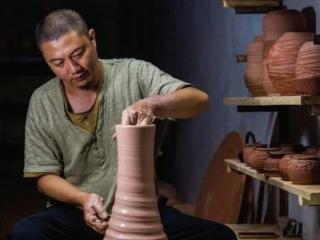 首届传统工艺大国非遗工匠肖春魁：以器物之美 展现中华传统文化的博大精深