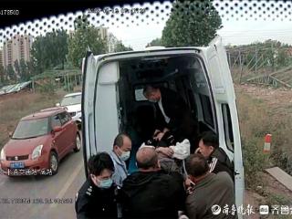 公交车、救护车双向奔赴，上演时速救援