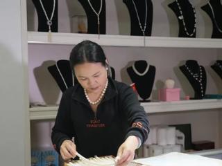 邱雪英：以劳模匠心，播撒种蚌培育 “金种子”