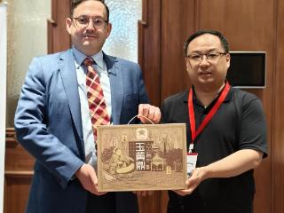 国际友人点赞“山东煎饼”
