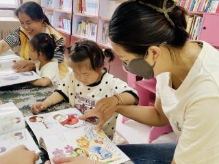 南苑街道三里屯社区开展亲子阅读活动