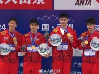 有爱!孙杨4x200自夺冠军赛首金,颁奖领着汪顺潘展乐11个弟弟合影