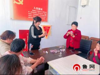 【文化社区建设】德州天衢新区抬头寺镇开展“巧手生花 花开指尖”手编花体验活动