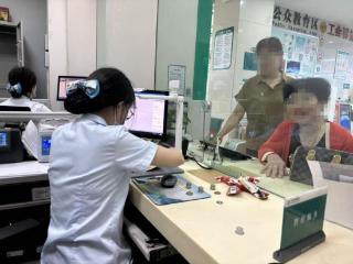 农行岱岳高铁支行为新人急筹硬币解难题 温情服务获客户点赞
