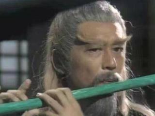 难怪张三丰不敢小瞧杨逍，你看他师祖是谁？就连郭靖见了也要行礼