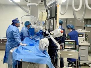 突围“脑血管迷宫”，点亮94岁脑梗患者生命之光