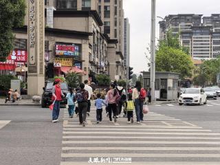 白云区龚家寨街道关工委为青少年成长保驾护航