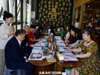清镇市老干部参加非遗文化体验游学活动