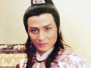 66岁汤镇业为爱定居青岛，520携小25岁娇妻出海，独自掌舵太潇洒