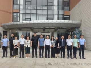 力明学院赴山东建筑大学开展人工智能赋能教育教学调研考察