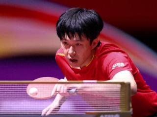就在刚才，世锦赛喜讯：4强、4-0，国乒世界第2剃光头 女粉丝尖叫