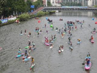 百舸争流母亲河！400余位桨板爱好者挥桨逐浪，竞逐“水上马拉松”