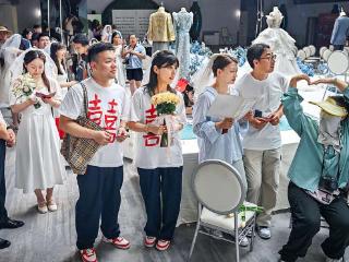 每周图片精选（5.17—5.23）| “520”领证热、国际博物馆日、初夏高温、全球贸易投资促进峰会