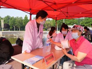 莒县皮肤病防治站开展“5.25爱肤日”义诊宣传活动