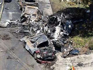 美国一飞机坠毁住宅区 机上6人全部遇难 多处车房起火