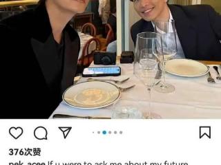 陈坤儿子大学毕业，父子俩餐厅庆祝，23岁陈尊佑五官长开像爸爸