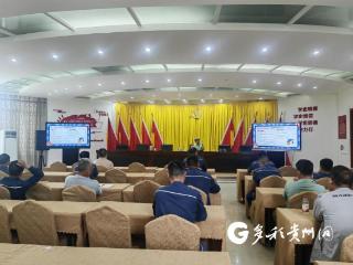 南方电网望谟供电局联合交警大队开展交通安全培训