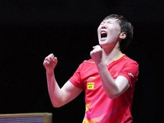 王曼昱双杀张本美和，日本天才少女被打哭溃不成军，3项0金1铜