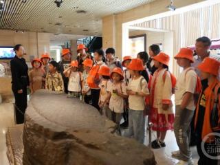探秘地下迷宫、江底石刻 孩子们开启探索家乡之旅