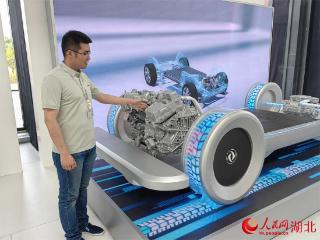 行进中国｜0.6秒破冰！中国混动黑科技征服“寒极”