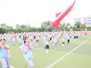 莒南县第二小学举行2025年新队员入队仪式