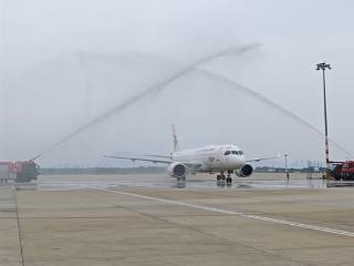 新航线+1！国产大飞机C919首飞厦门 获民航最高礼仪过水门