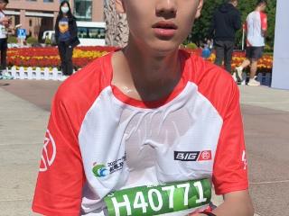 13岁少年首战马拉松健康跑