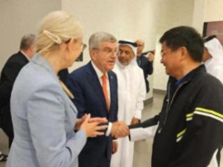 多哈世乒赛：国际奥委会主席巴赫现场观赛，红双喜演绎中国品牌力量