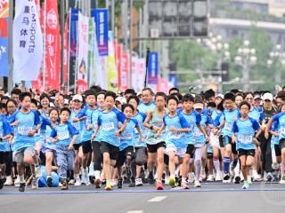 运动绽光芒！3300多个亲子家庭畅跑迎“六一”