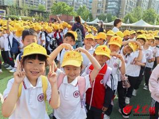 科技启智 探索未来——青岛崇礼小学2023级“行走的思政课”开启户外实践活动