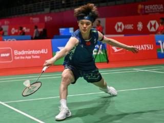 三局激战逆转胜出！王祉怡2-1赢下国羽内战，夺2025赛季首冠