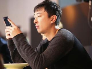 王思聪给前女友刷礼物，被吐槽怎么不给女儿打钱，黄一鸣尴尬了