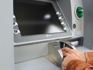 全国ATM机只剩80万台：5年减少约30万台