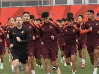 战印尼平局没意义，国足新三叉戟对攻，王钰栋替武磊，塞鸟定上限