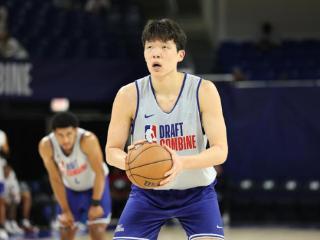记者：雄鹿可能会用47号签选择与博古特类似的中国球员杨瀚森
