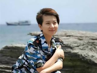 黎兵近况：低谷期被妻子抛弃，娶女歌星后生一女，今54岁重出江湖