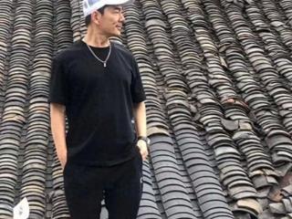 零绯闻的任贤齐：拿钱帮恩师，带红五月天，修老宅，把父母宠成宝