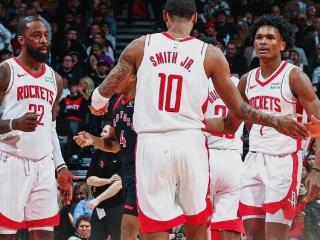 火箭4换2交易方案：3替补+1首轮，换快船队21+3球星，短板被补齐