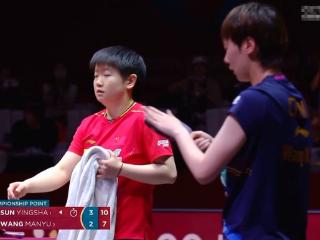 4比3！王曼昱天外飞仙救球，孙颖莎夺冠泪洒当场！莎莎狂轰两连冠