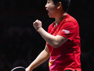 神仙球续命+无缘大逆转！孙颖莎4-3王曼昱，国乒连续30年女单封王