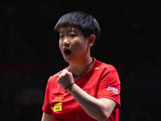 4-3！孙颖莎错失4赛点+决胜局翻盘，力克王曼昱豪取世乒赛两连冠