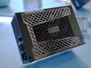 海韵3200W电源配备6个16针接口：杜绝显卡烧毁