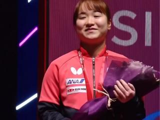 世乒女单颁奖！伊藤美诚满足，王曼昱情绪不高，孙颖莎笑开花！