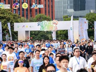 近3000名跑者齐聚！“大零号湾·无限π跑”串联高校美景与科创活力