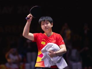 多哈世乒赛女单颁奖：伊藤美诚开心，陈幸同失落，巴赫给莎莎颁奖