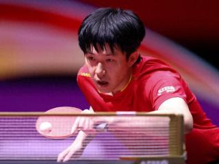 动容时刻！王楚钦4-1、国乒11连冠，仰天大笑，拥抱王皓，太兴奋