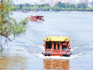 中国旅游日 泛舟湖上游泉城